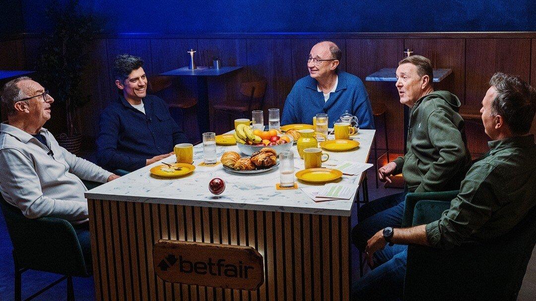 Jonathan Agnew, Sir Alastair Cook, Michael Vaughan, David ‘Bumble’ Lloyd, and Phil ‘Tuffers’ Tufnell sat around the table at the Stick to Cricket set